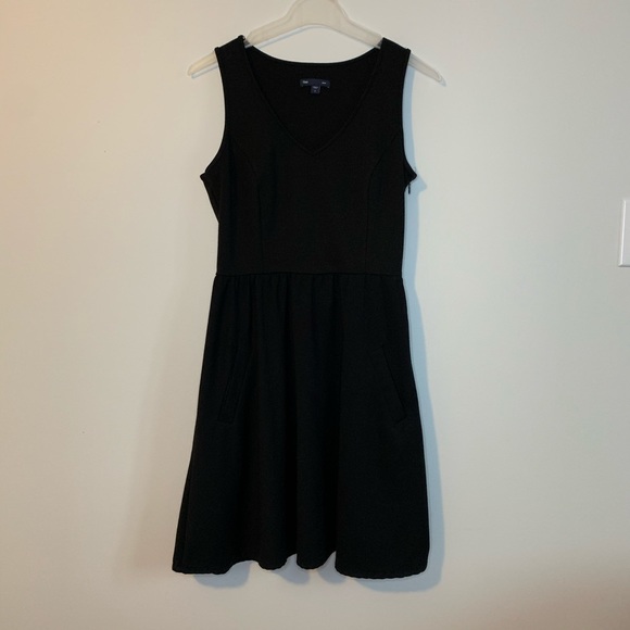 Gap sleeveless dress with pockets. Size 4 - Picture 2 of 6